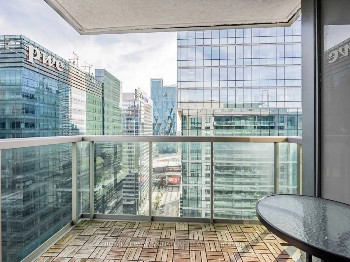 30 Grand Trunk Crescent, #3906