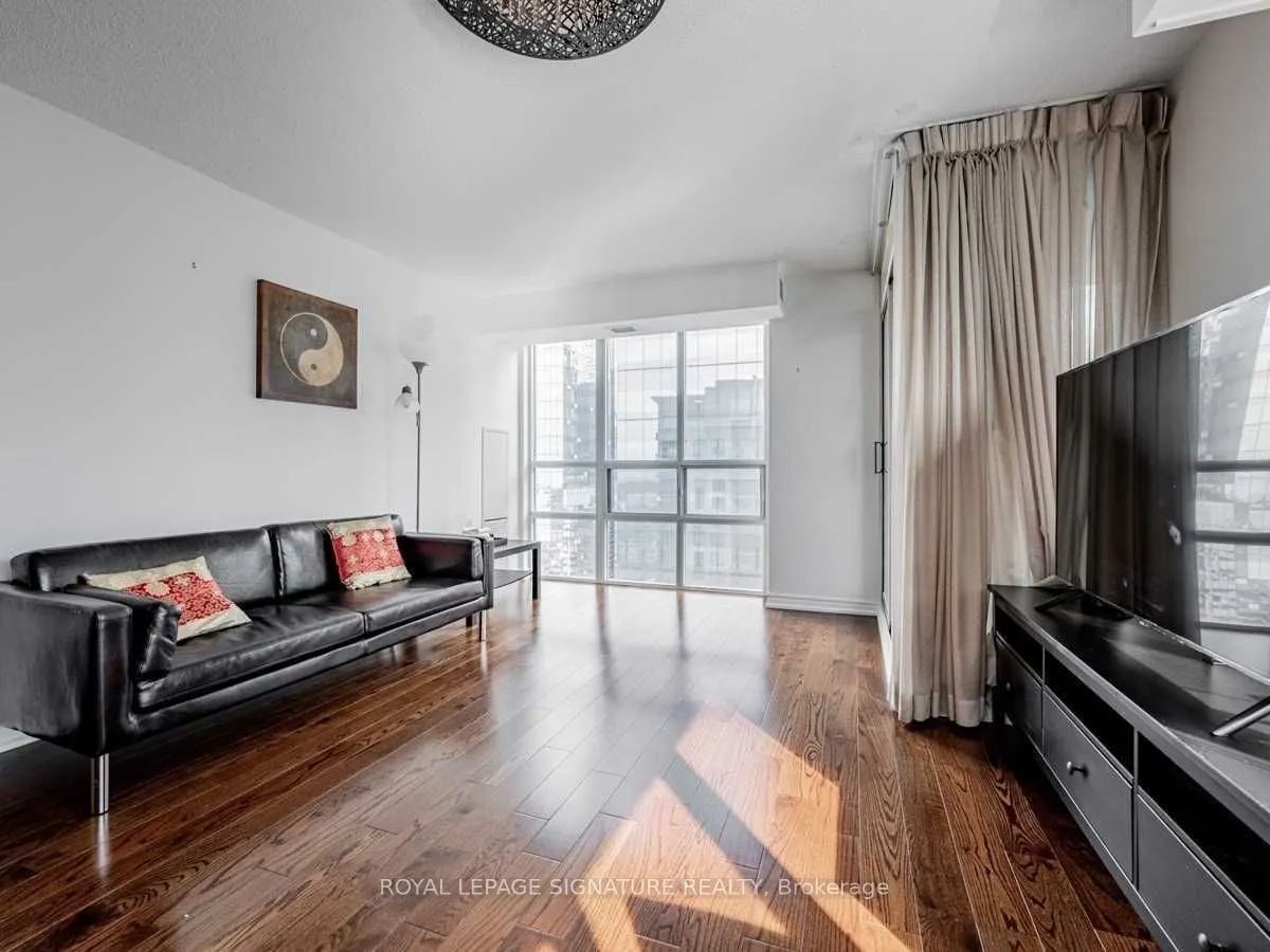 30 Grand Trunk Crescent, #3906