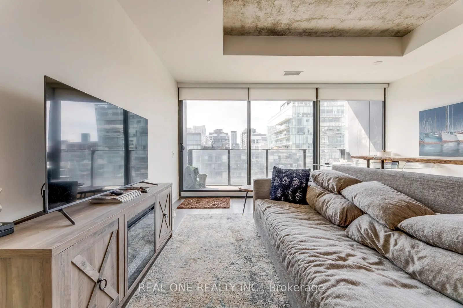 629 King Street W, #913