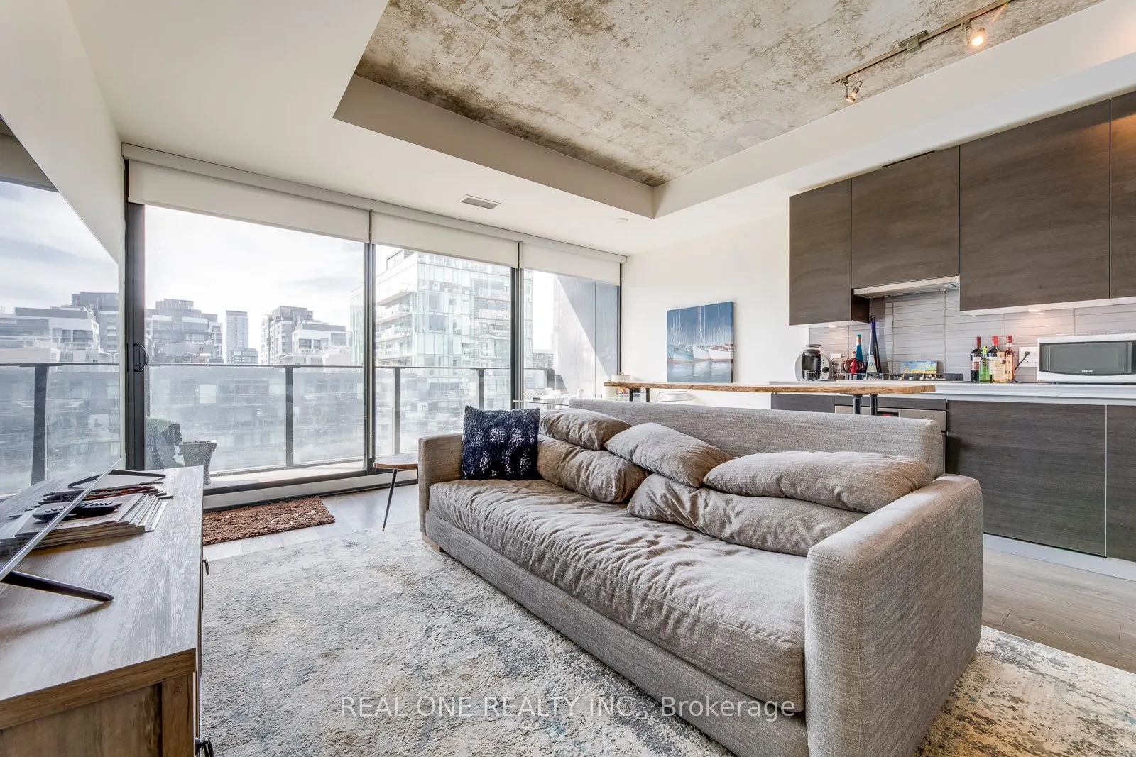629 King Street W, #913