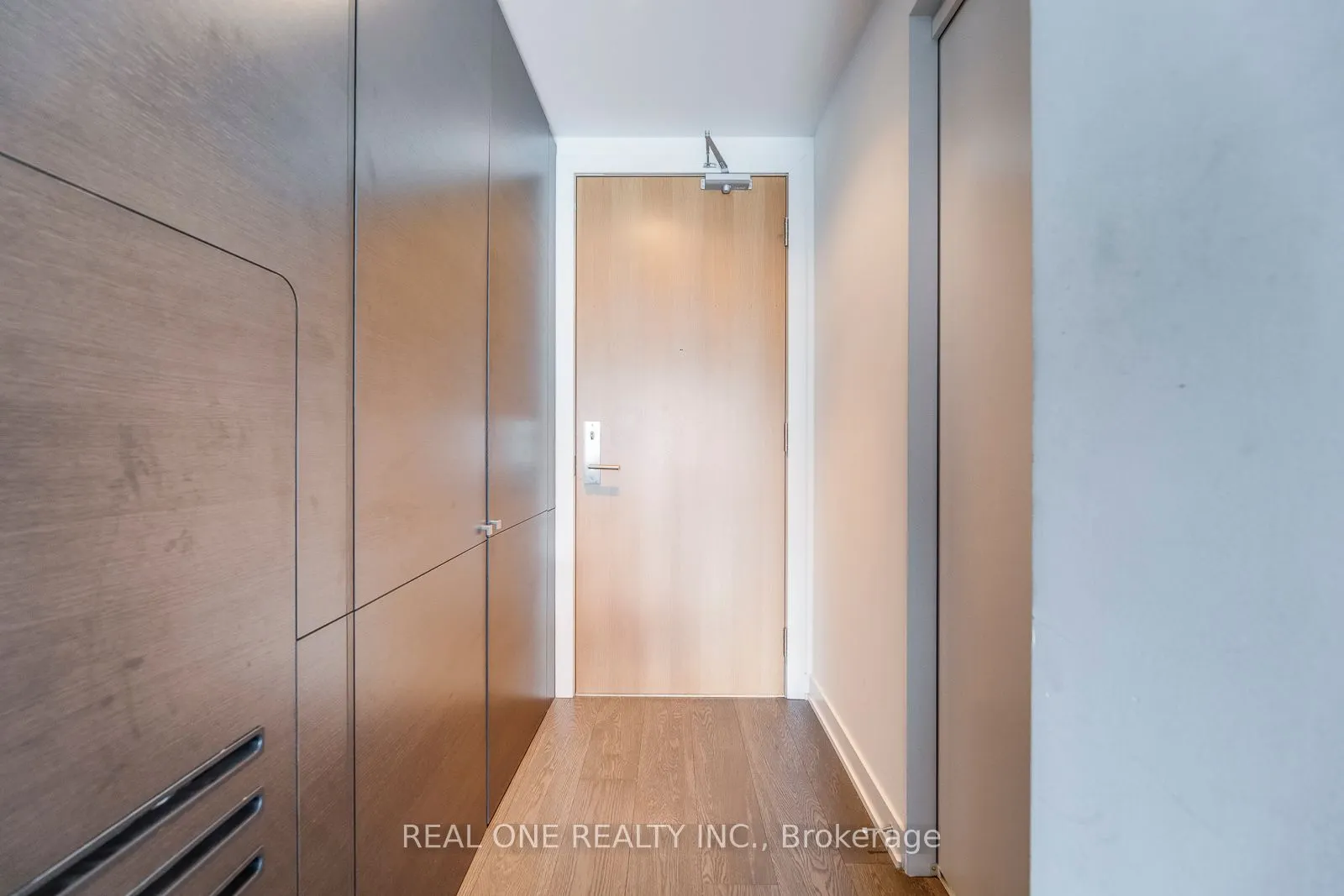 629 King Street W, #913