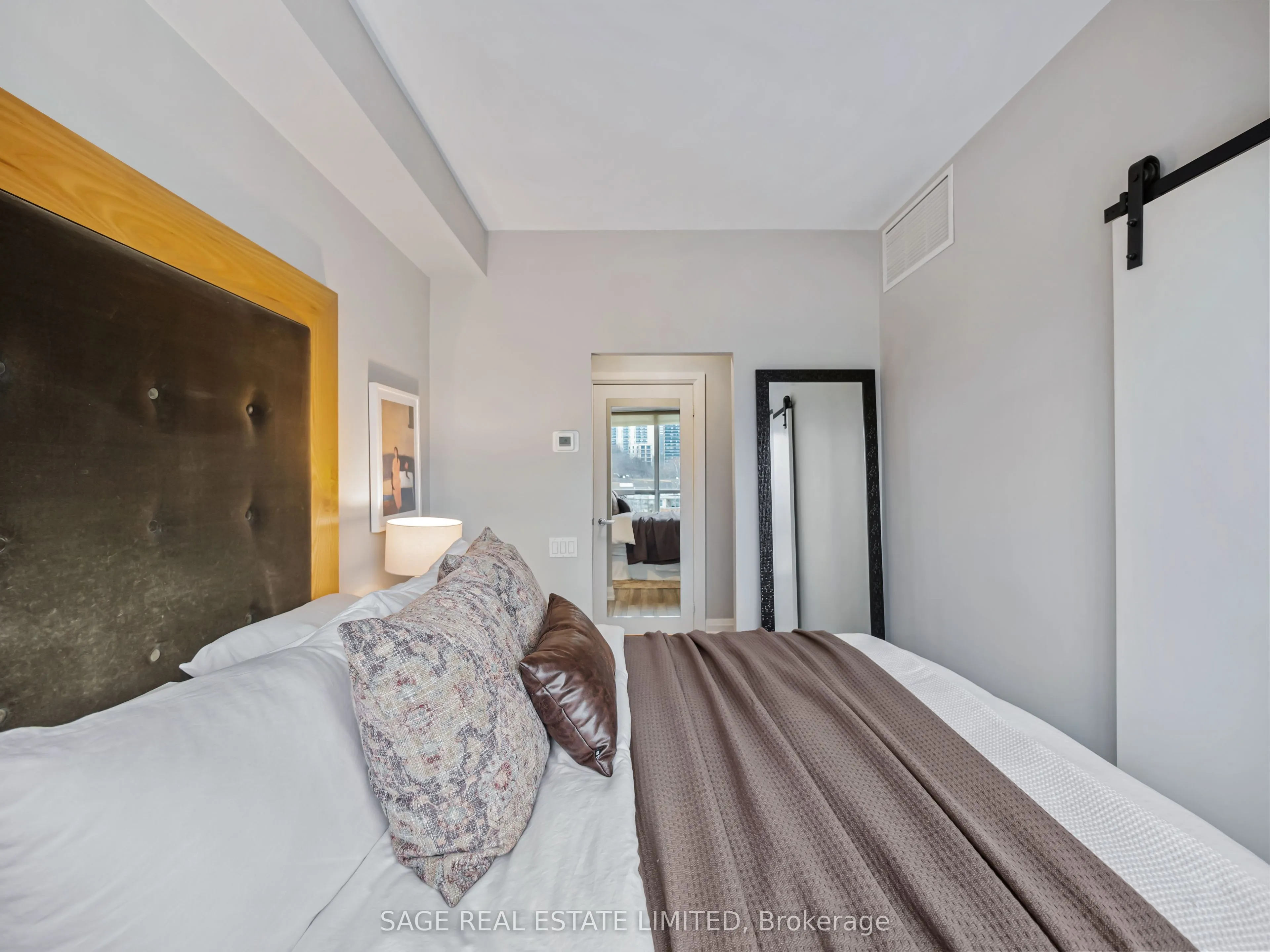 20 Scrivener Square, #507