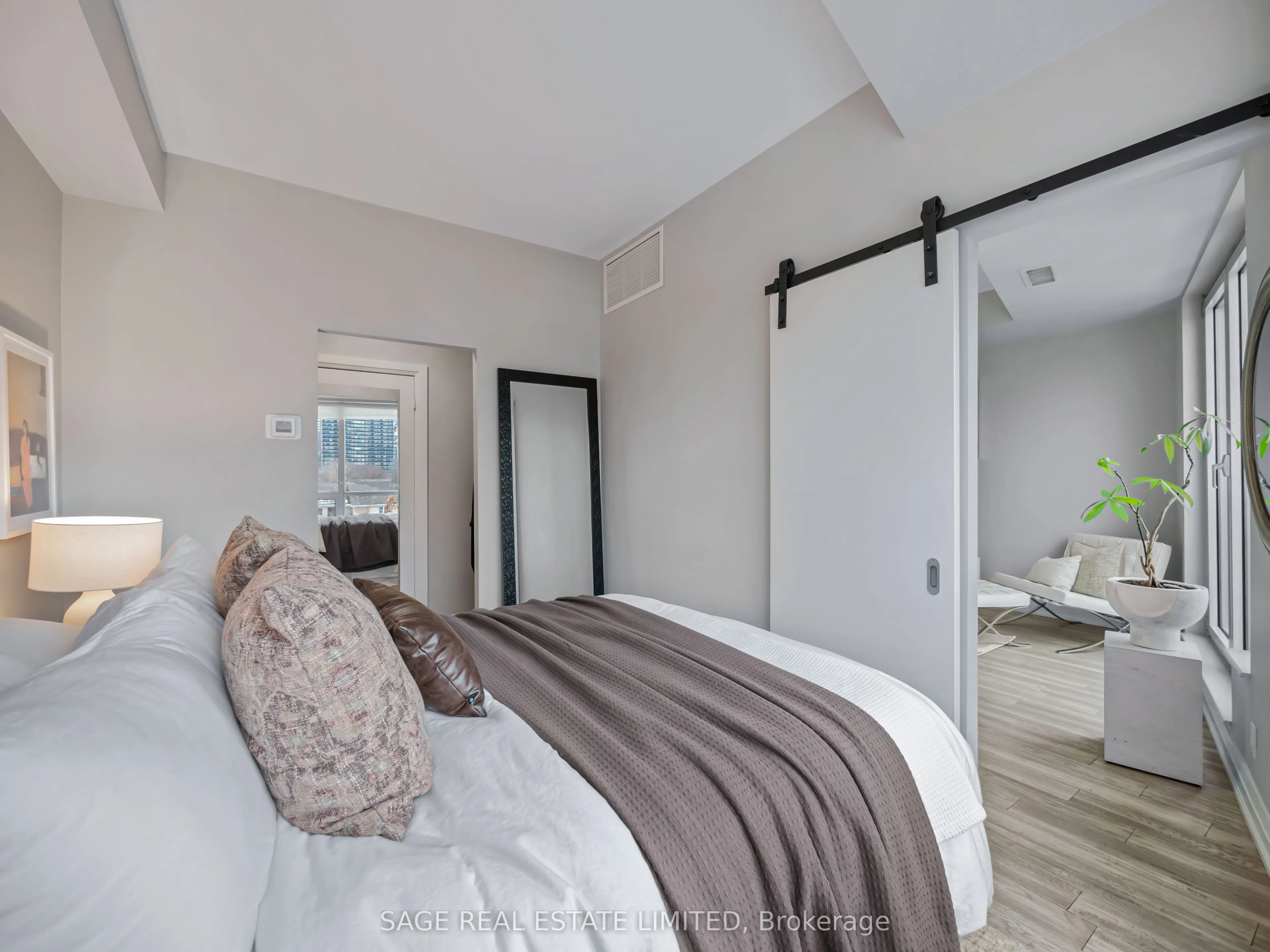 20 Scrivener Square, #507