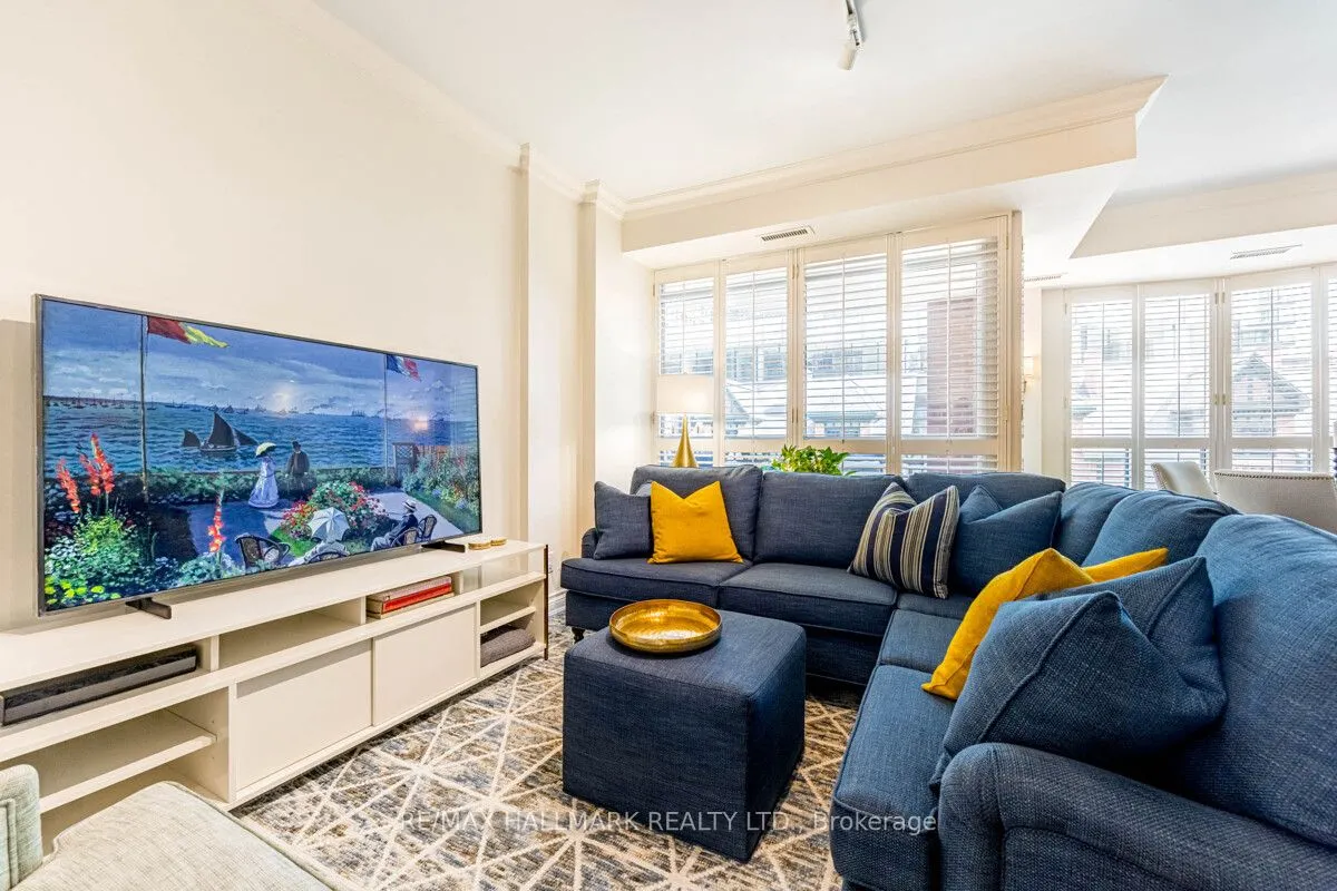 8 Sultan Street, #301