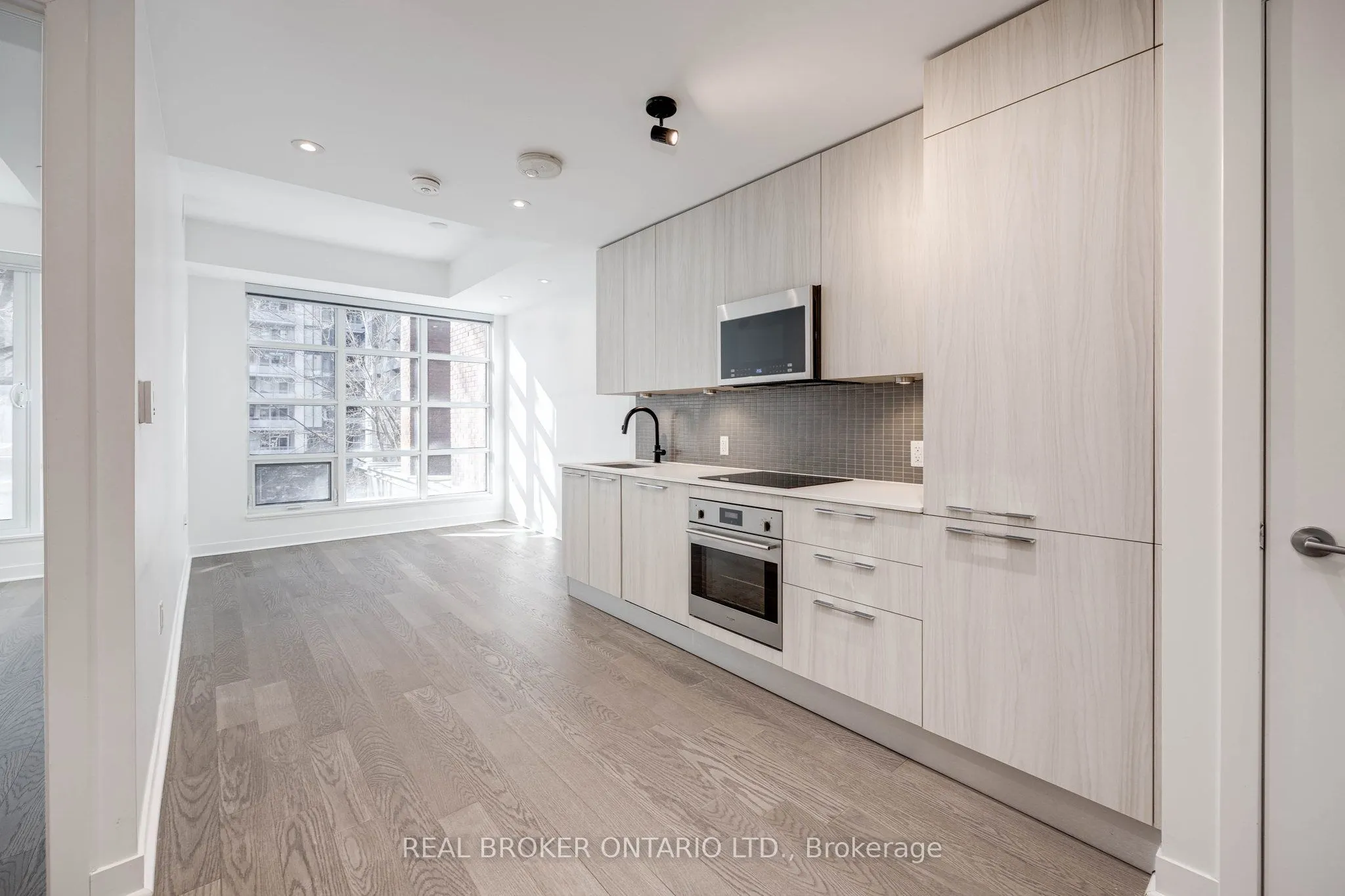 501 Adelaide Street W, #307