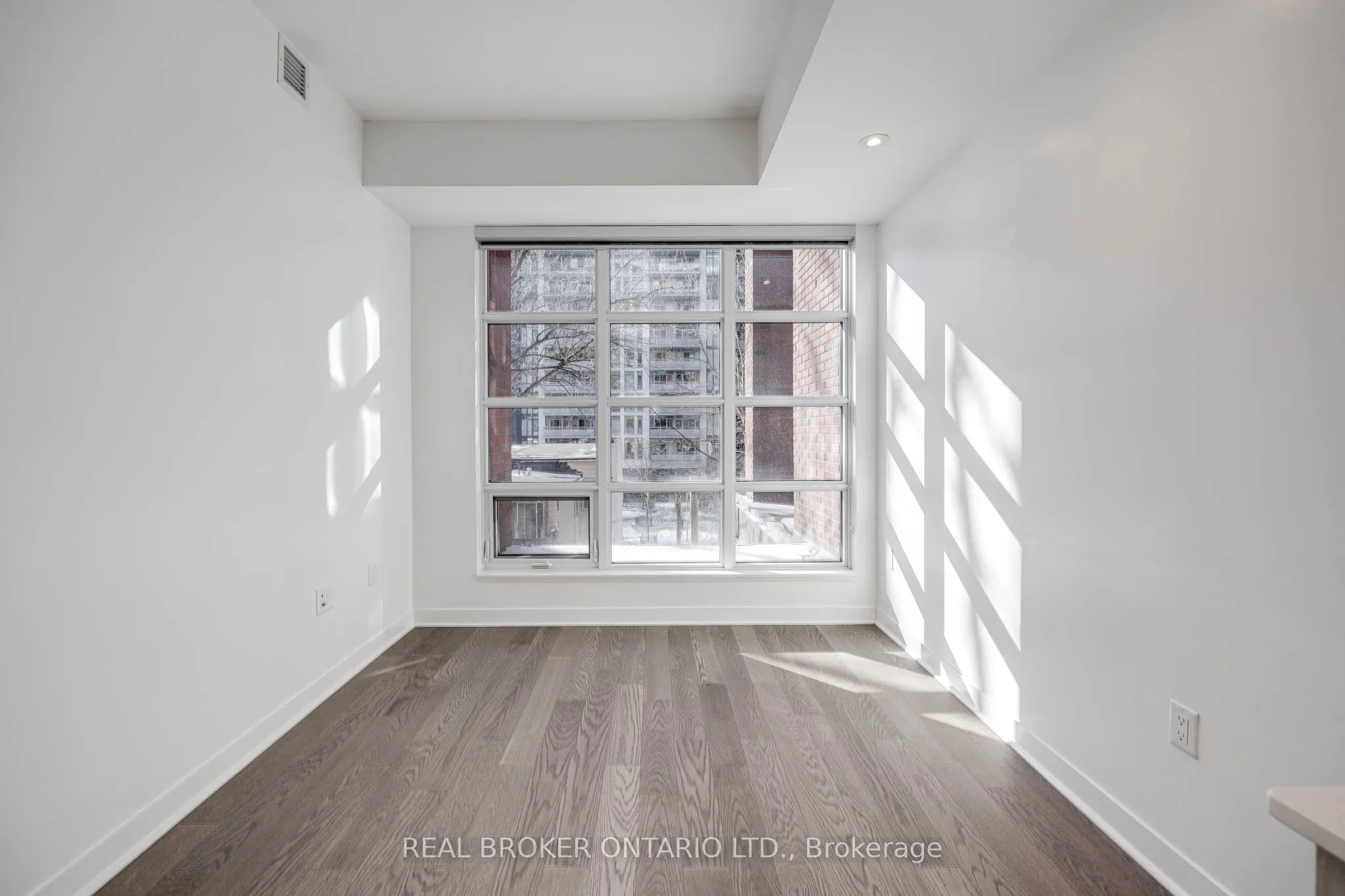 501 Adelaide Street W, #307
