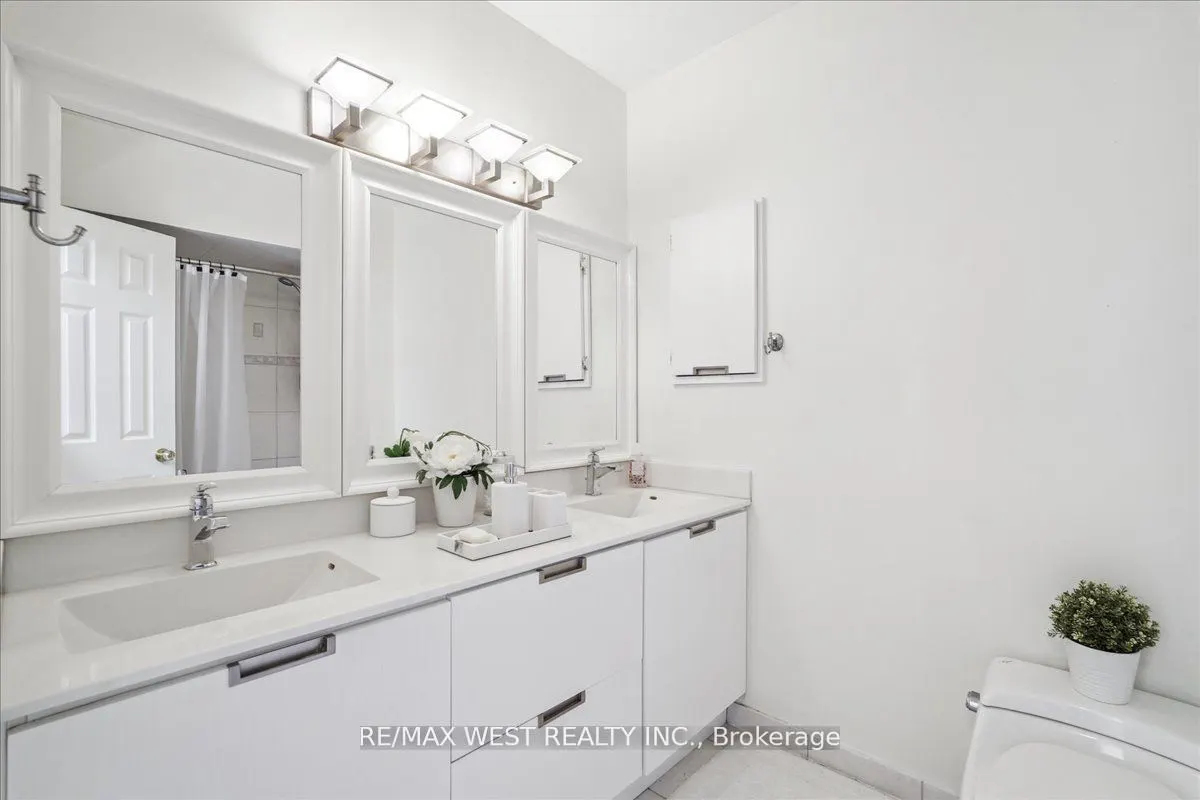 69 Upper Canada Drive, #2