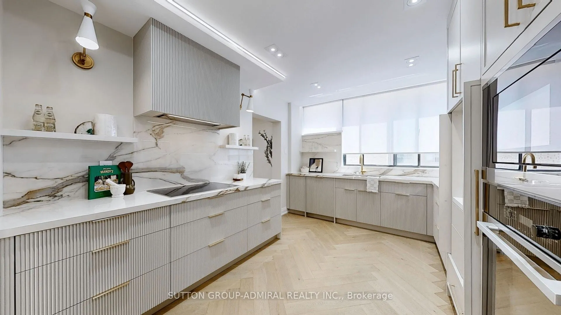 616 Avenue Road, #602