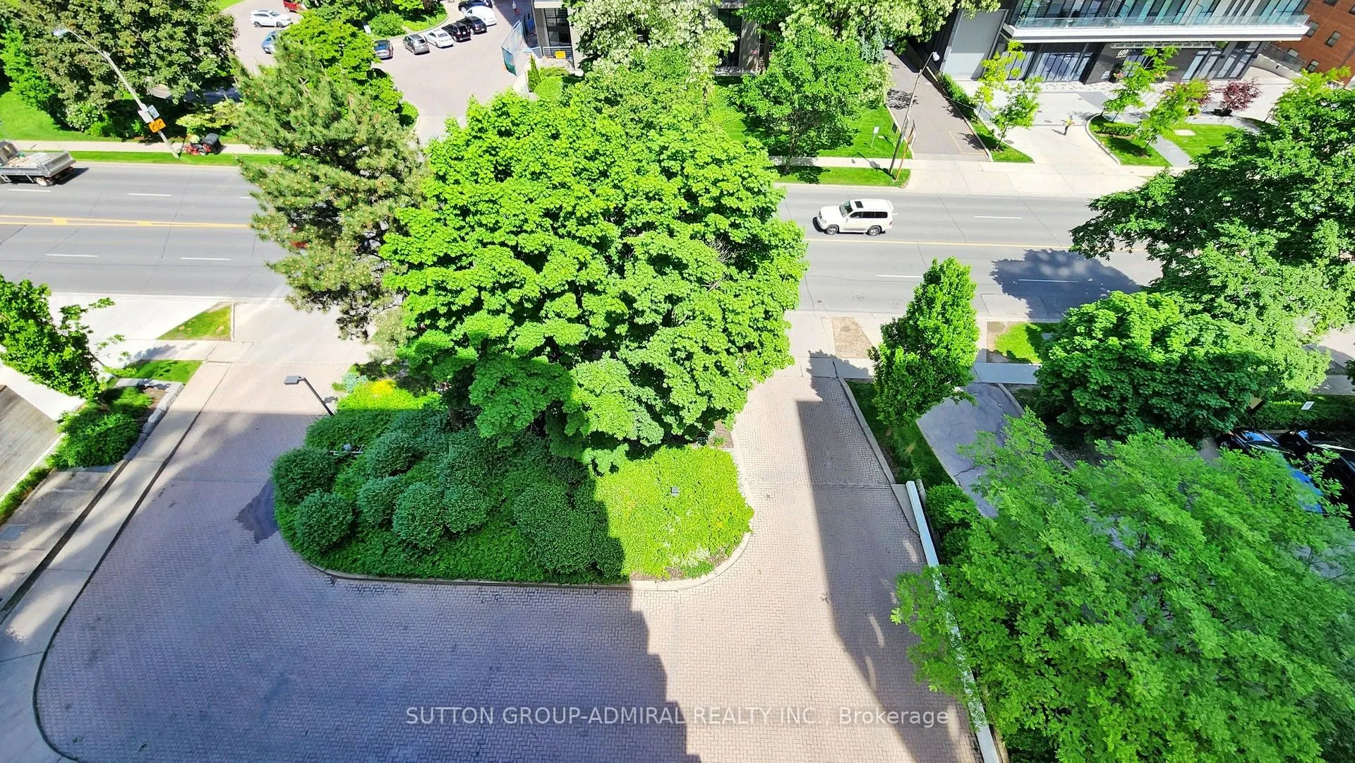 616 Avenue Road, #602