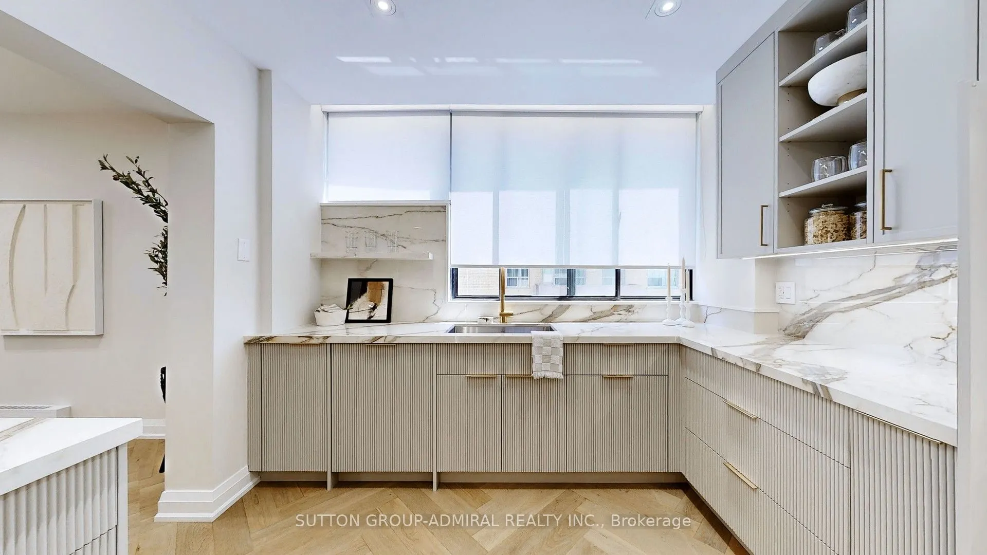 616 Avenue Road, #602