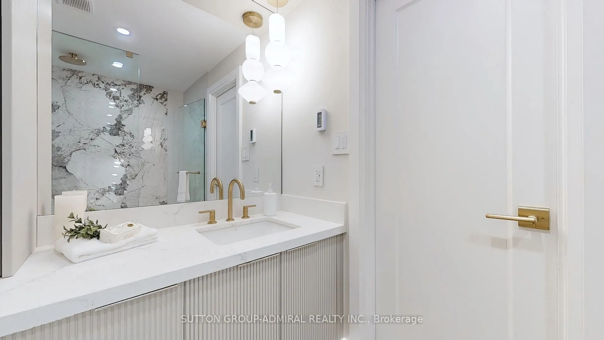 616 Avenue Road, #602