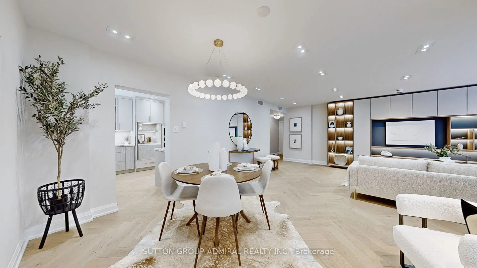 616 Avenue Road, #602