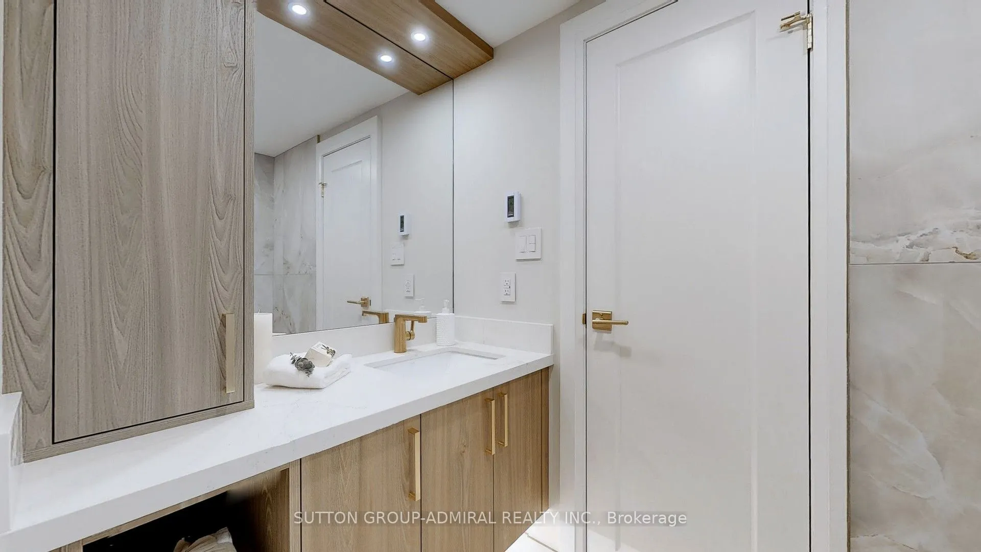 616 Avenue Road, #602
