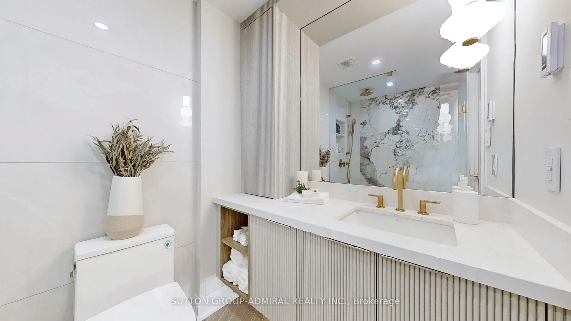 616 Avenue Road, #602