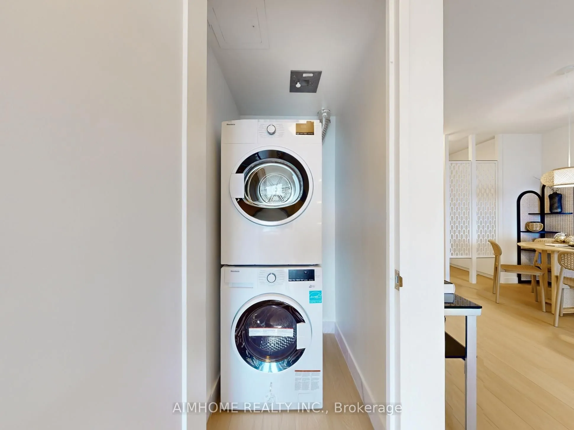 260 Doris Avenue, #907