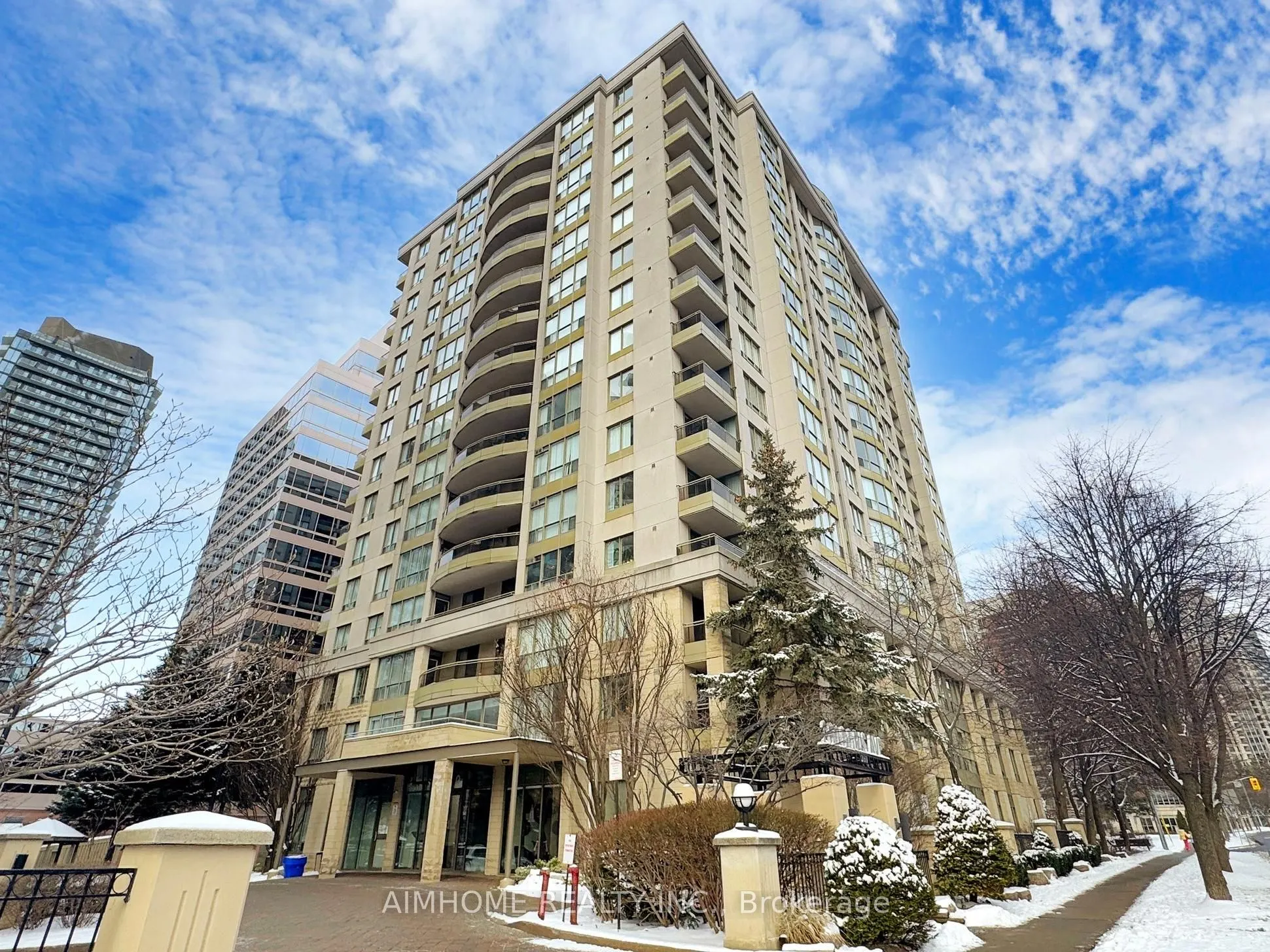 260 Doris Avenue, #907