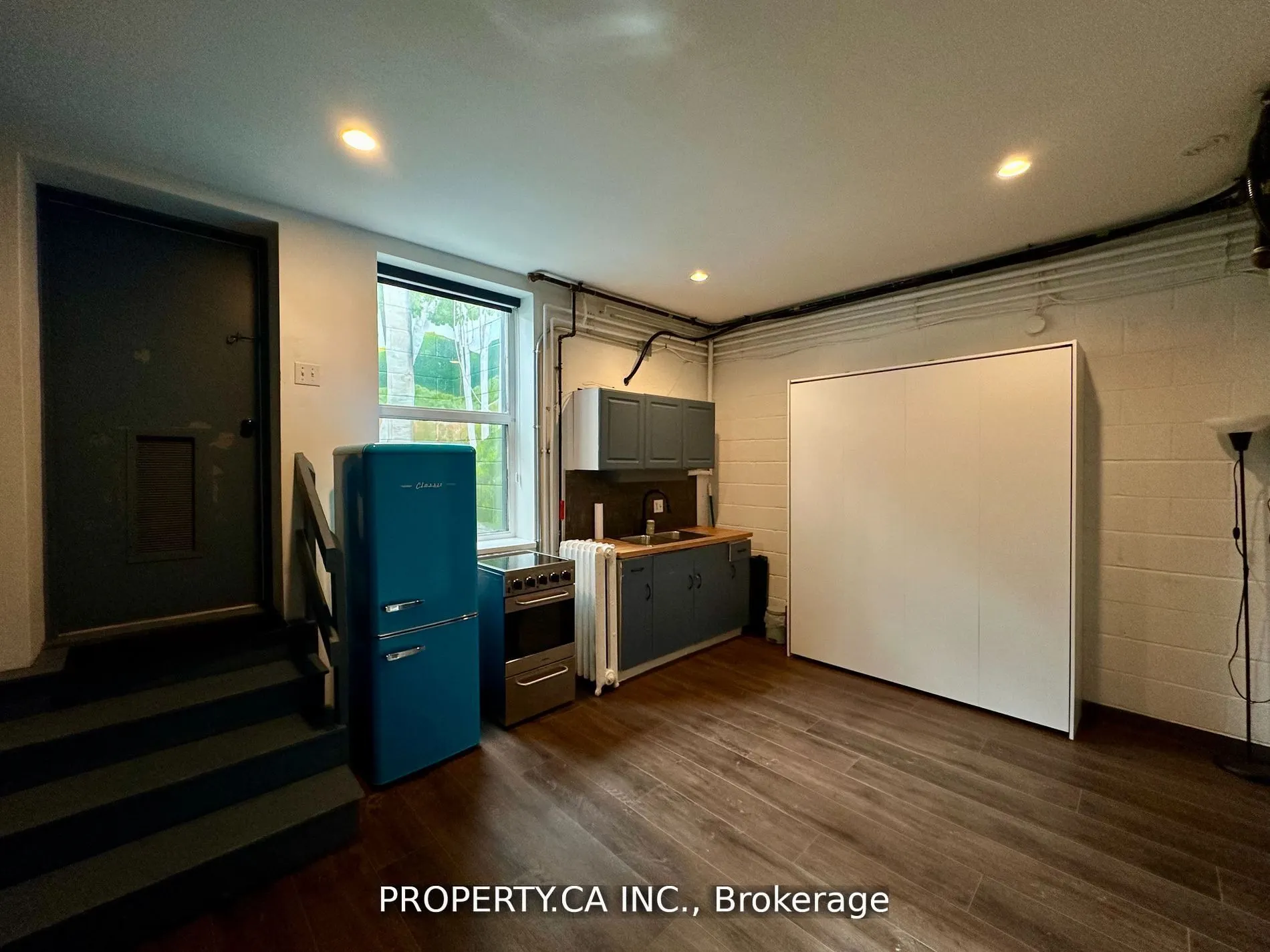 883 Queen Street W, #B1