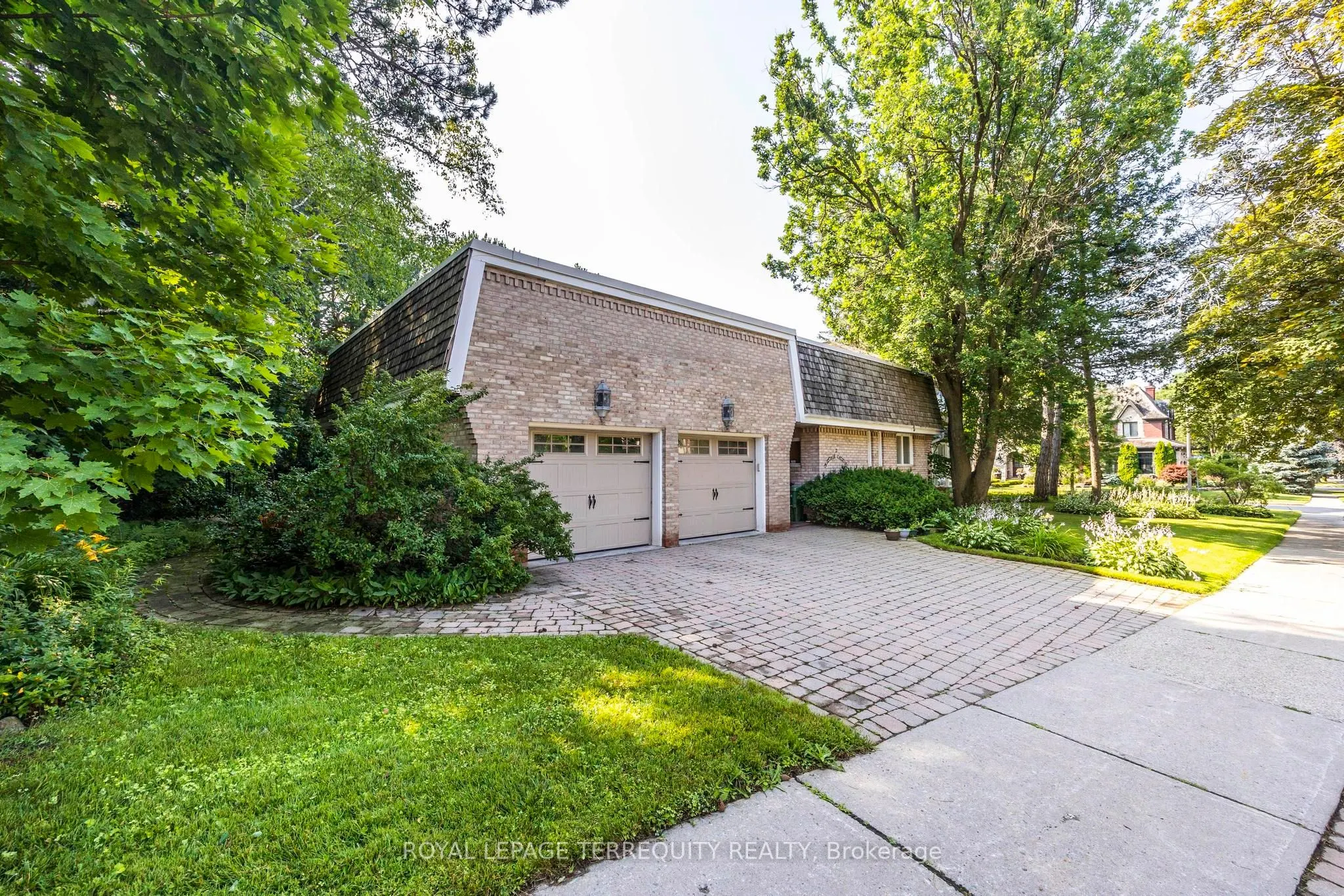 2 Chieftain Crescent