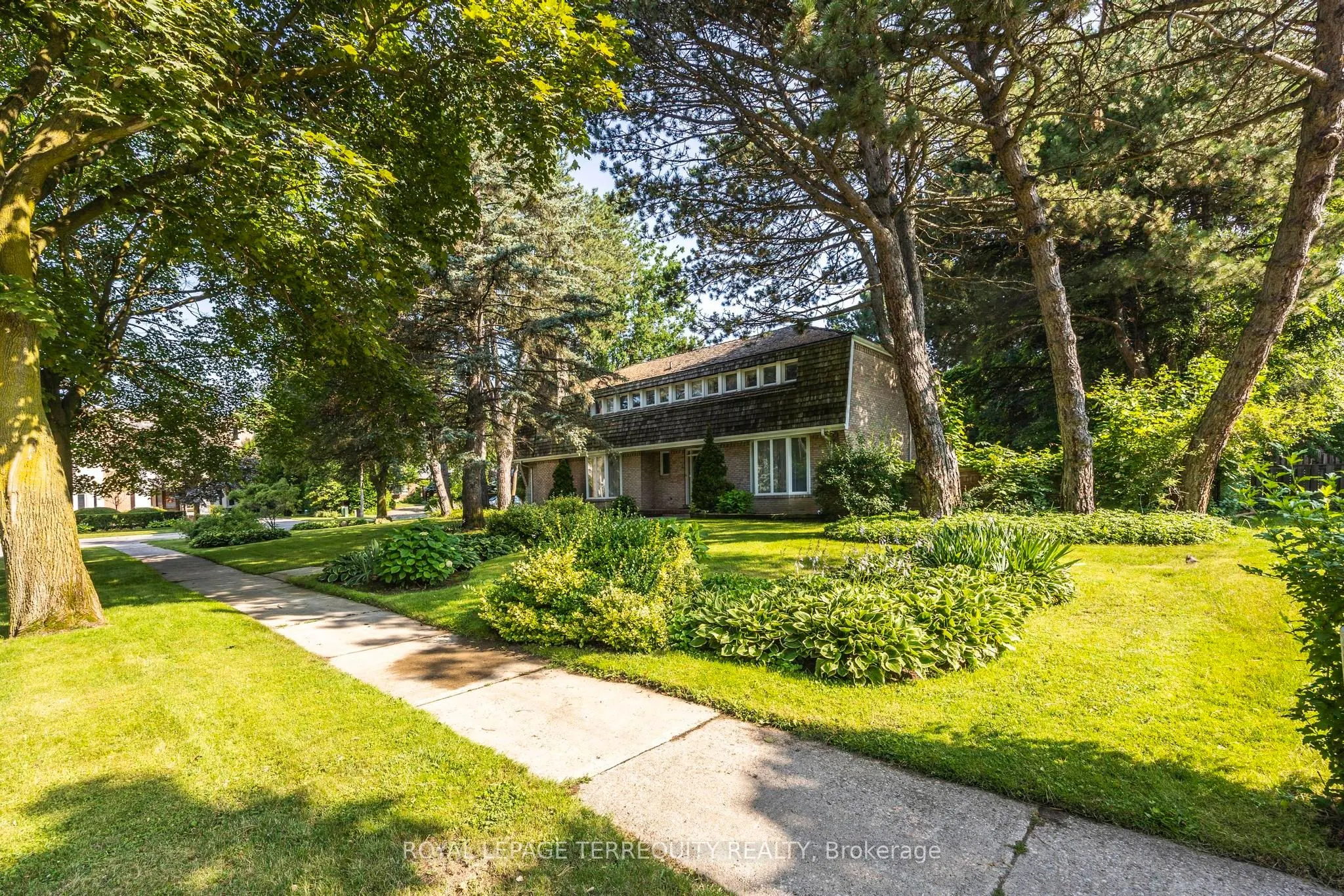 2 Chieftain Crescent