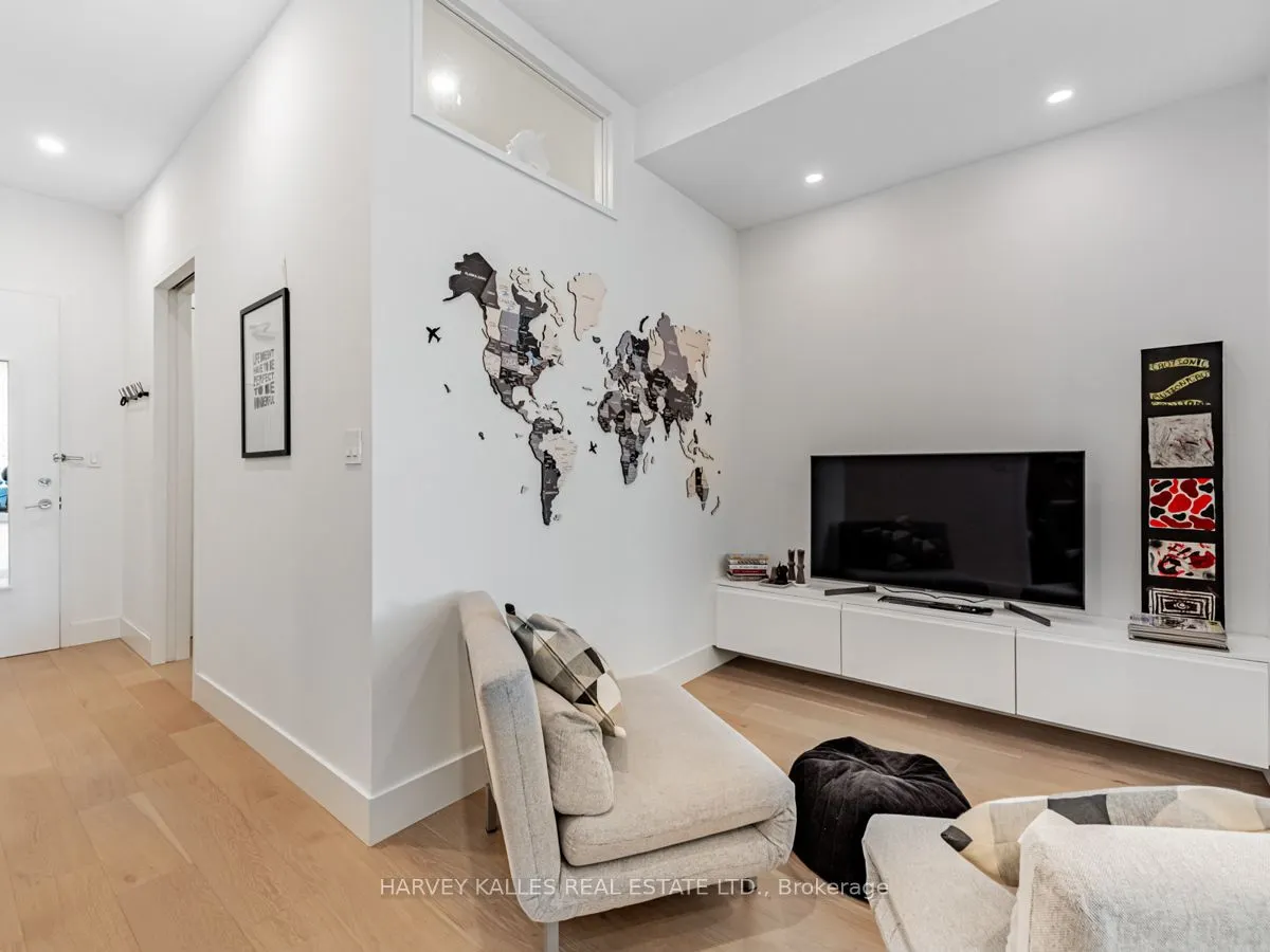 562 Eglinton Avenue E, #202