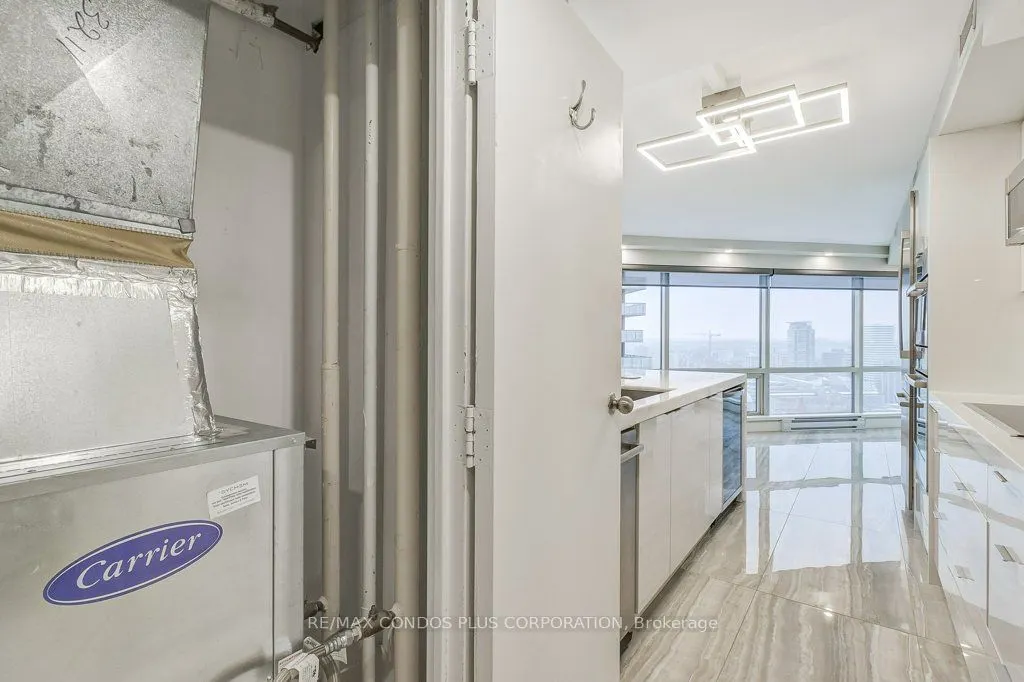 1001 Bay Street, #3211