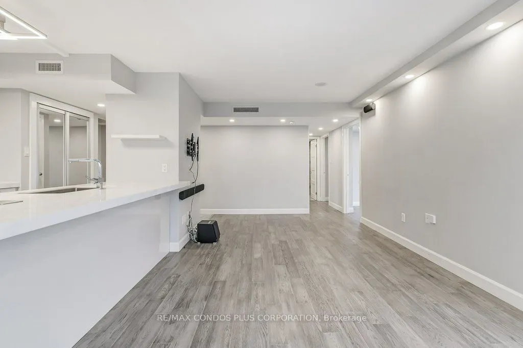 1001 Bay Street, #3211