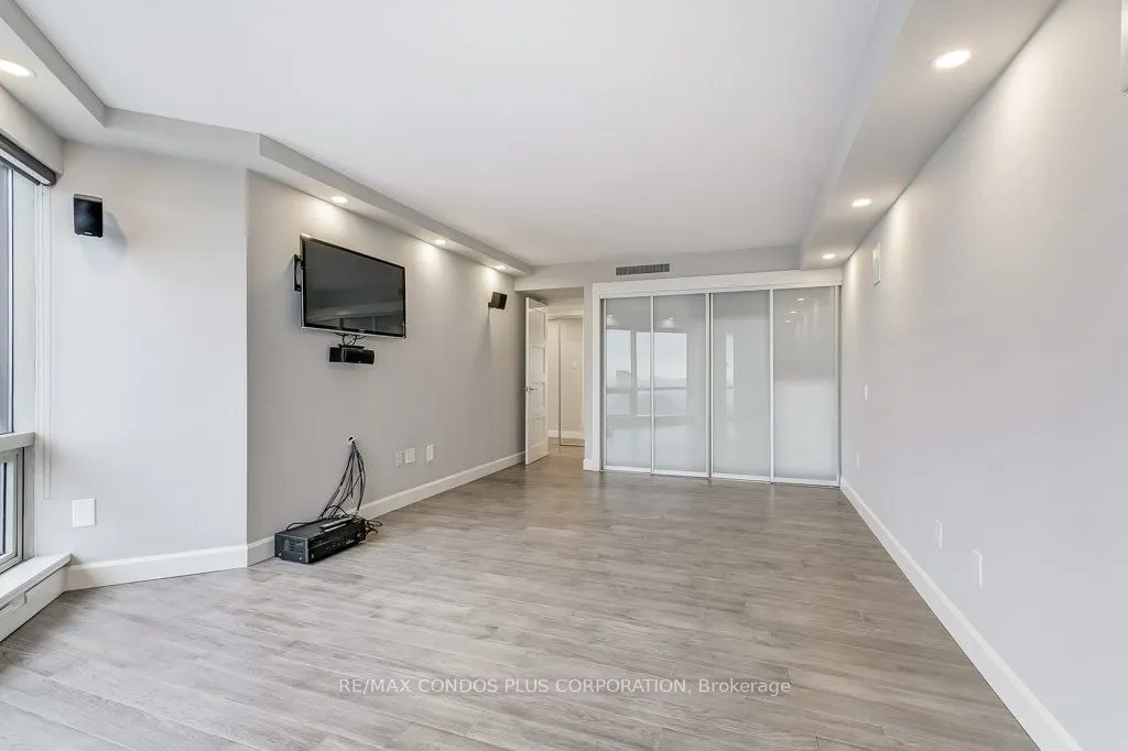 1001 Bay Street, #3211