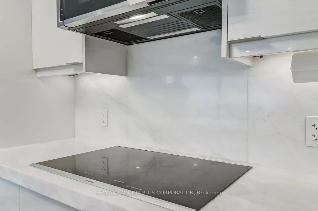 1001 Bay Street, #3211