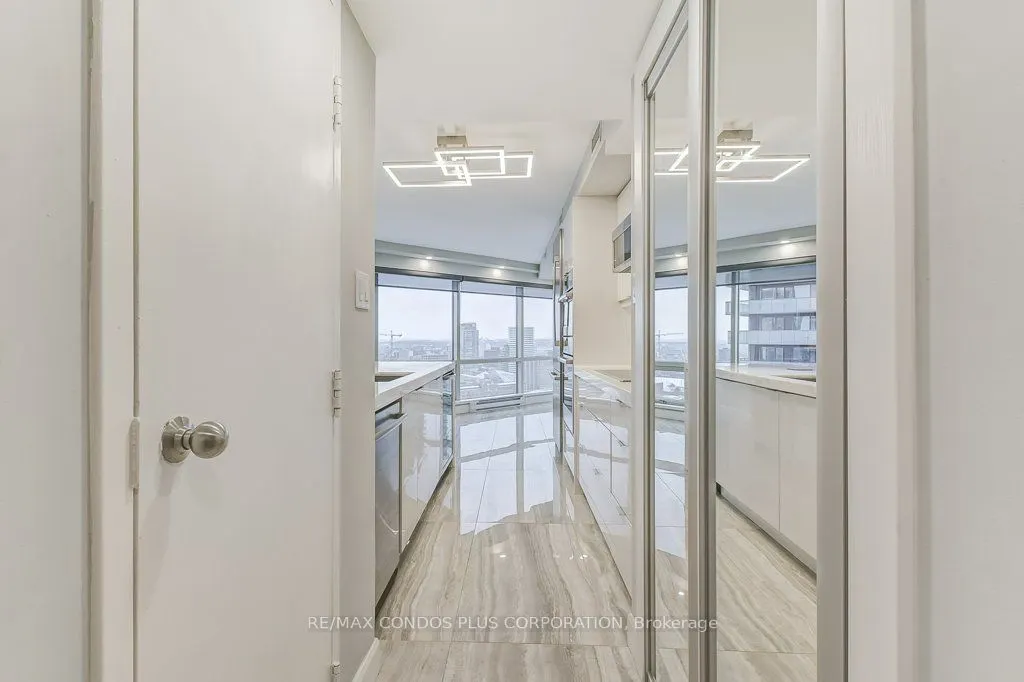 1001 Bay Street, #3211