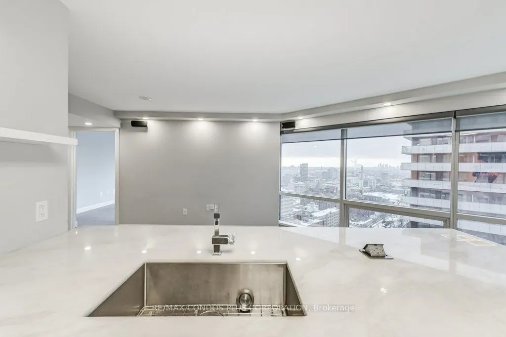 1001 Bay Street, #3211