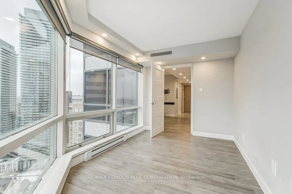 1001 Bay Street, #3211