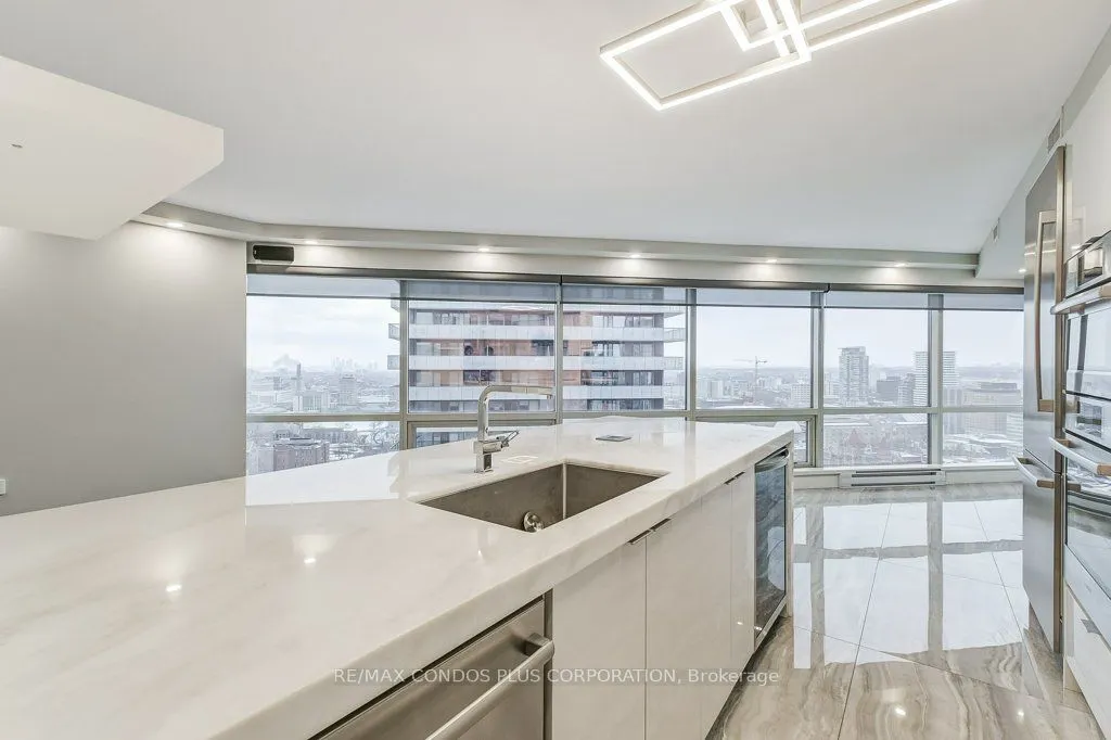 1001 Bay Street, #3211
