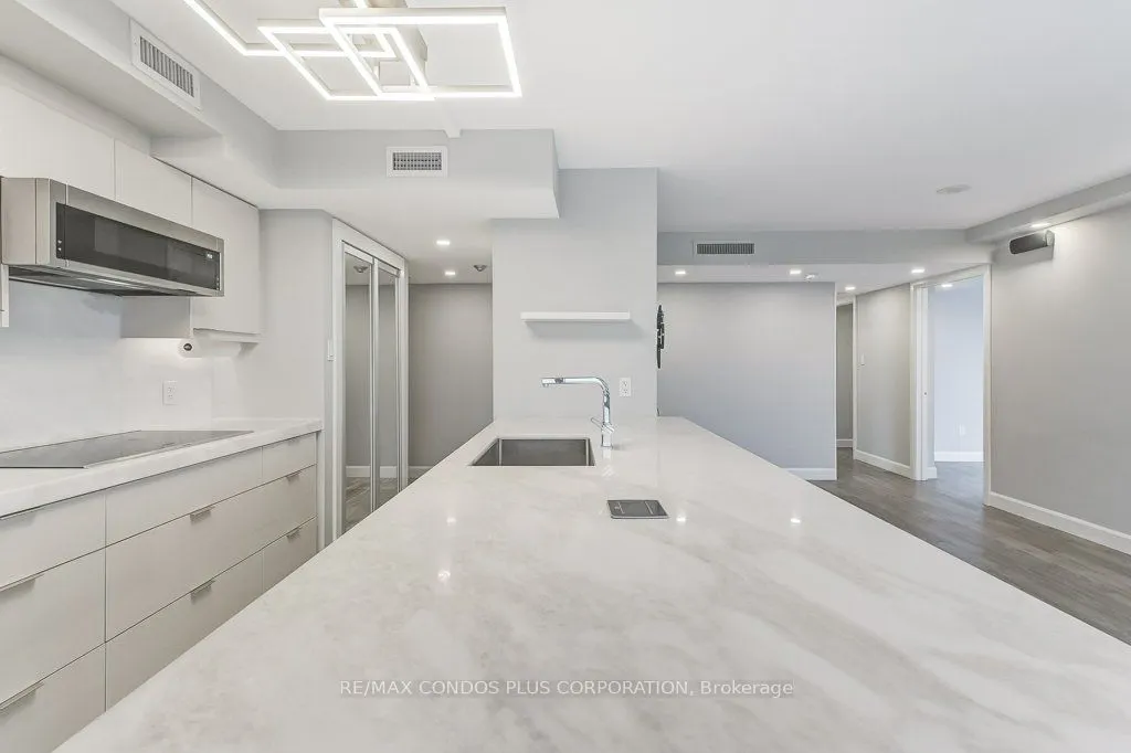 1001 Bay Street, #3211
