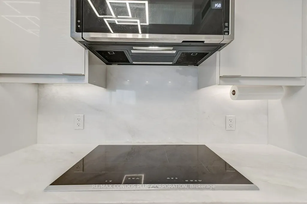 1001 Bay Street, #3211