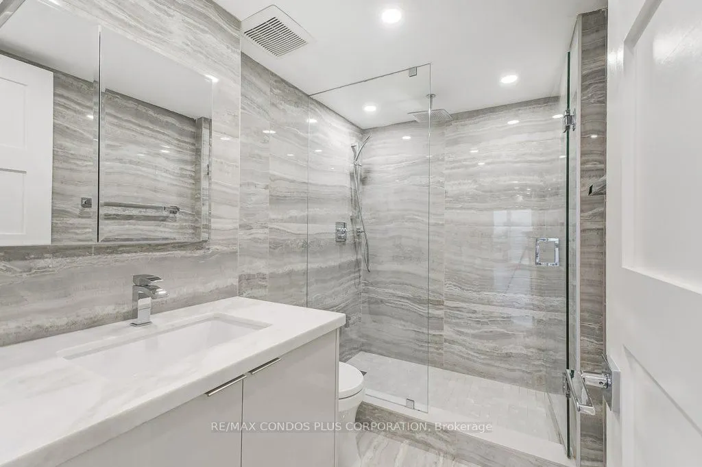 1001 Bay Street, #3211