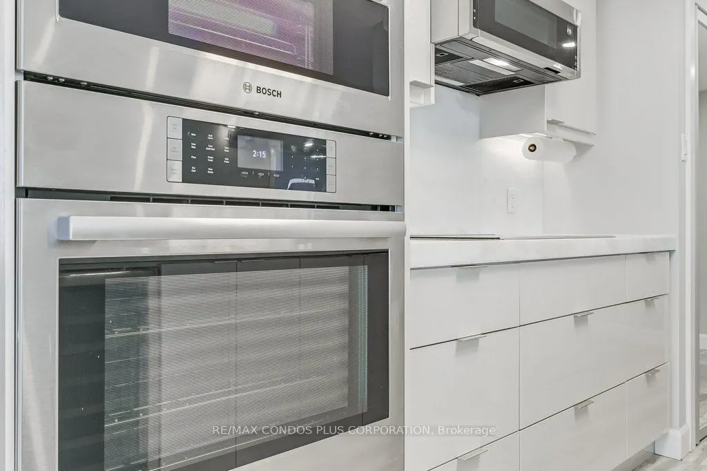 1001 Bay Street, #3211