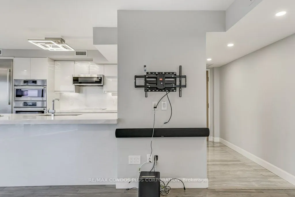 1001 Bay Street, #3211