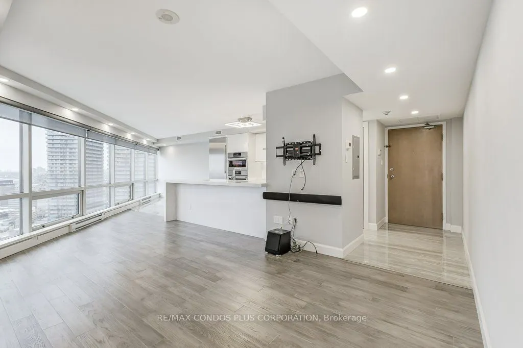 1001 Bay Street, #3211