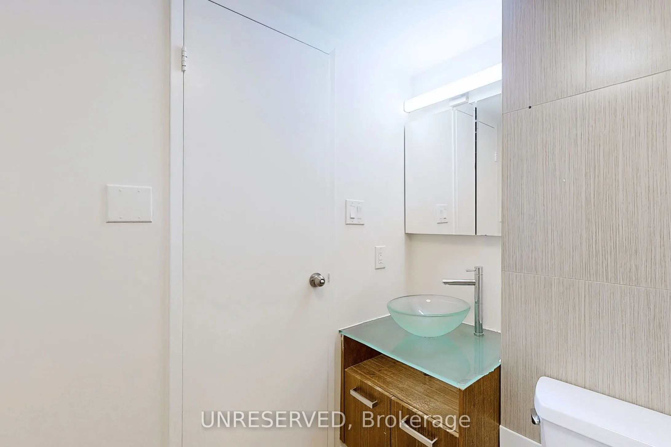 633 Bay Street, #1711
