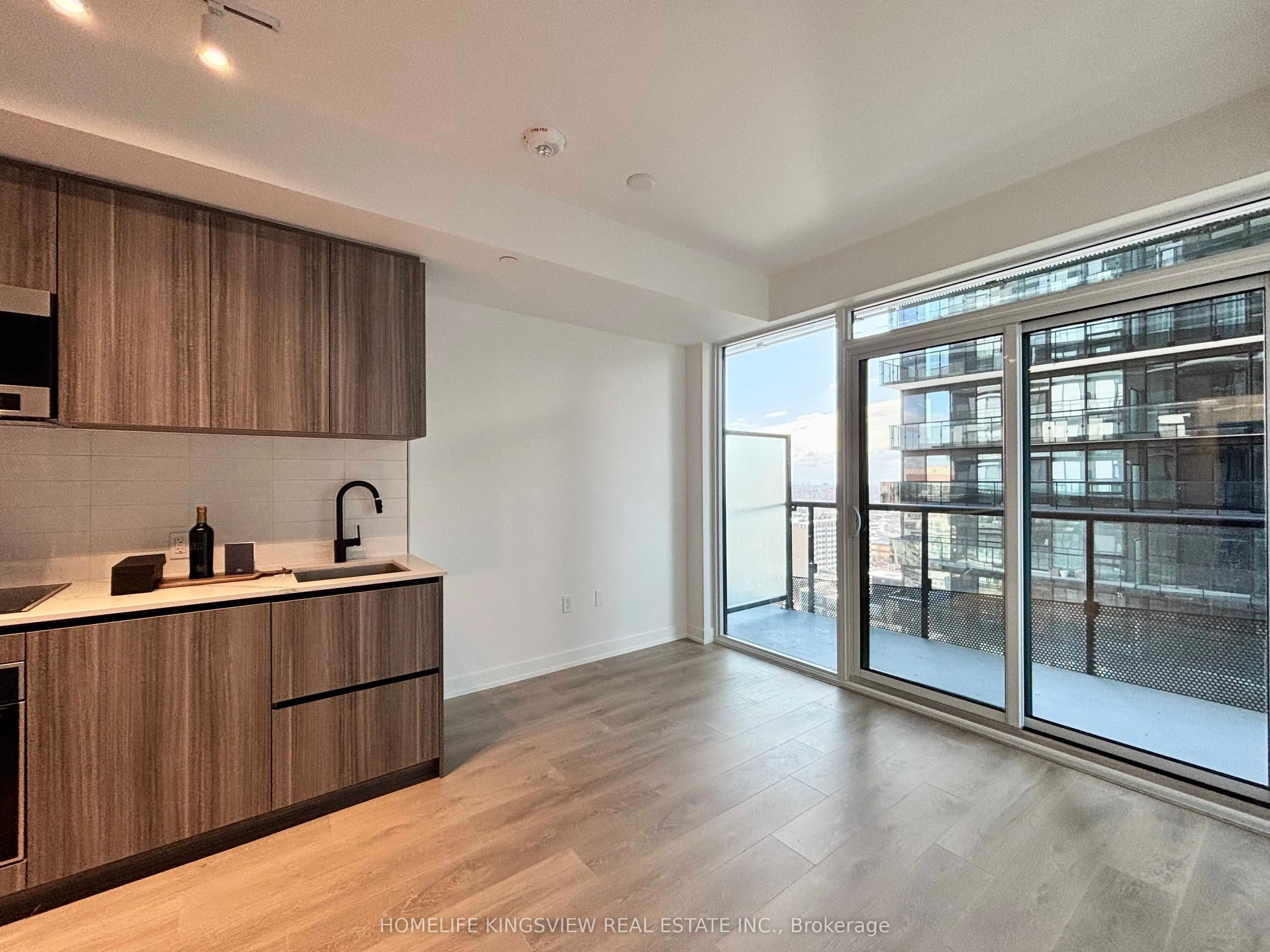 117 Broadway Avenue #2013
