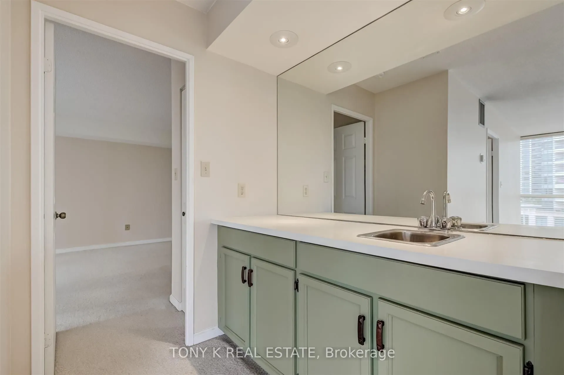 5444 Yonge Street, #502A