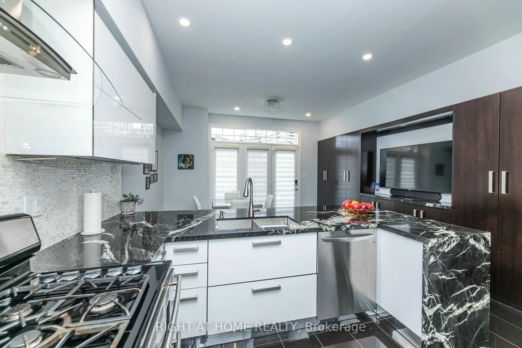 34 Horsham Avenue