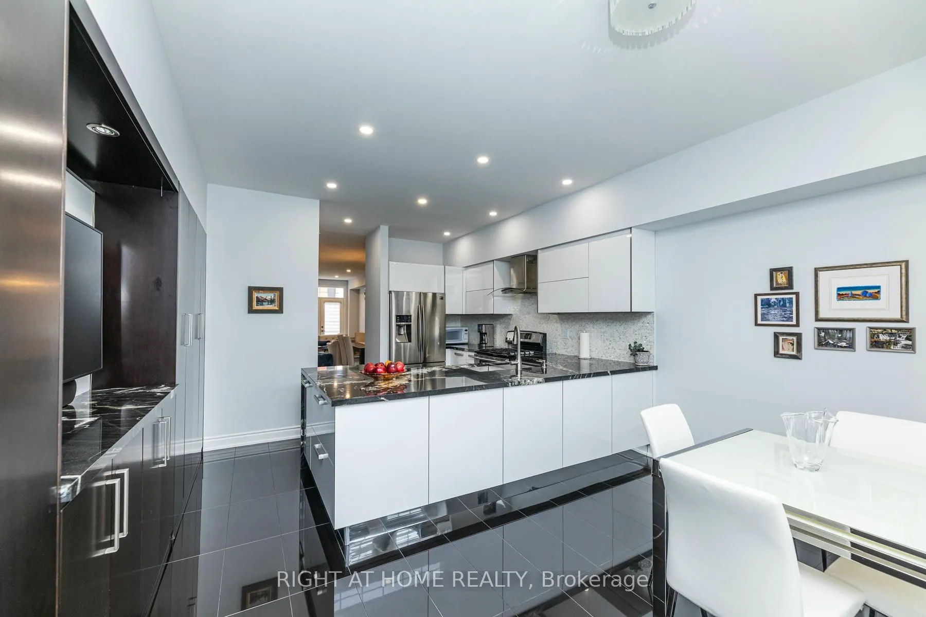34 Horsham Avenue