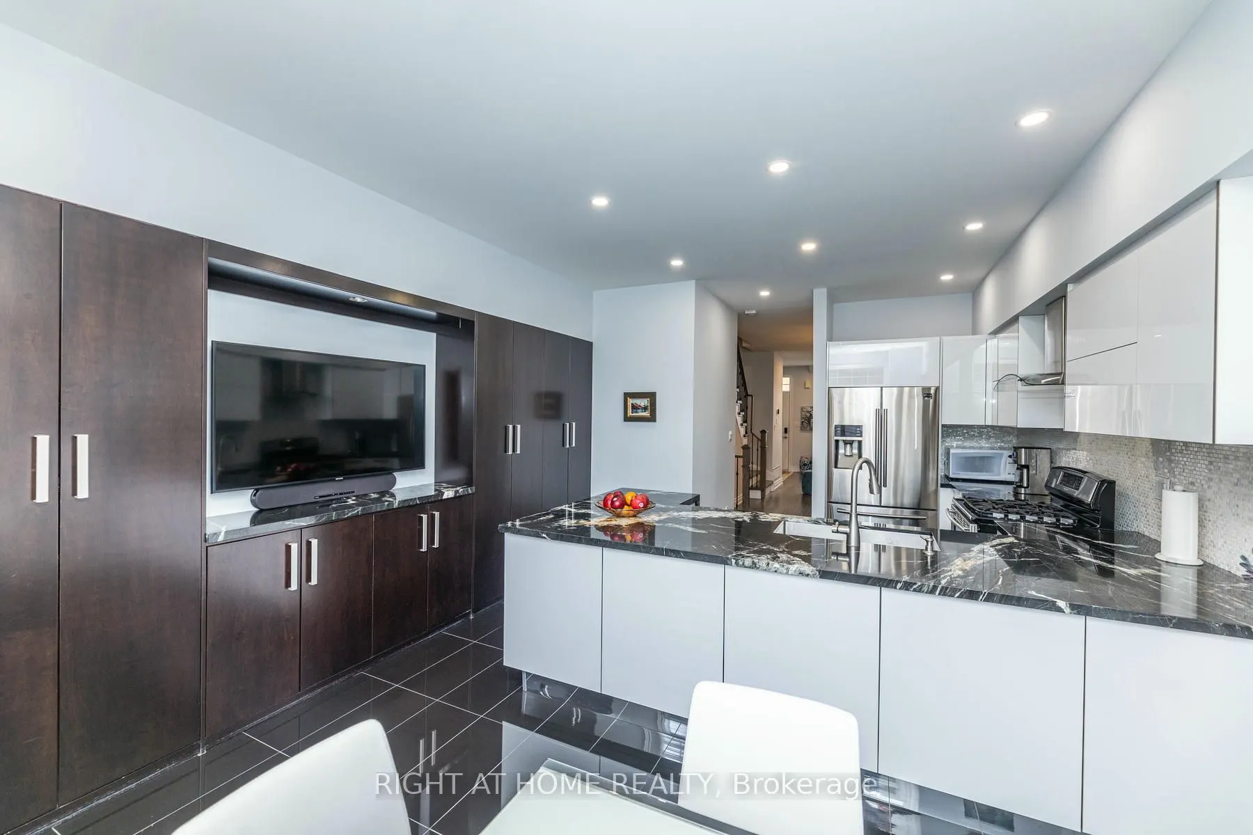 34 Horsham Avenue