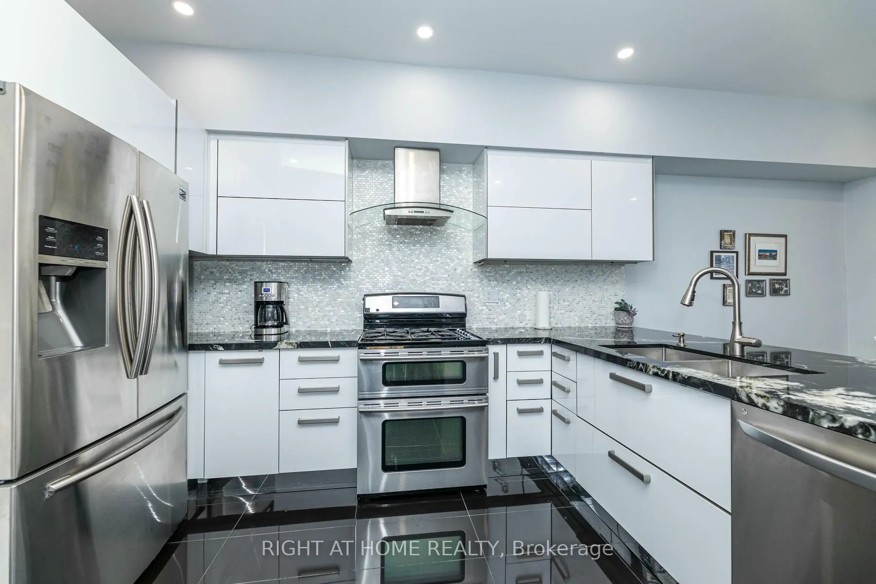 34 Horsham Avenue