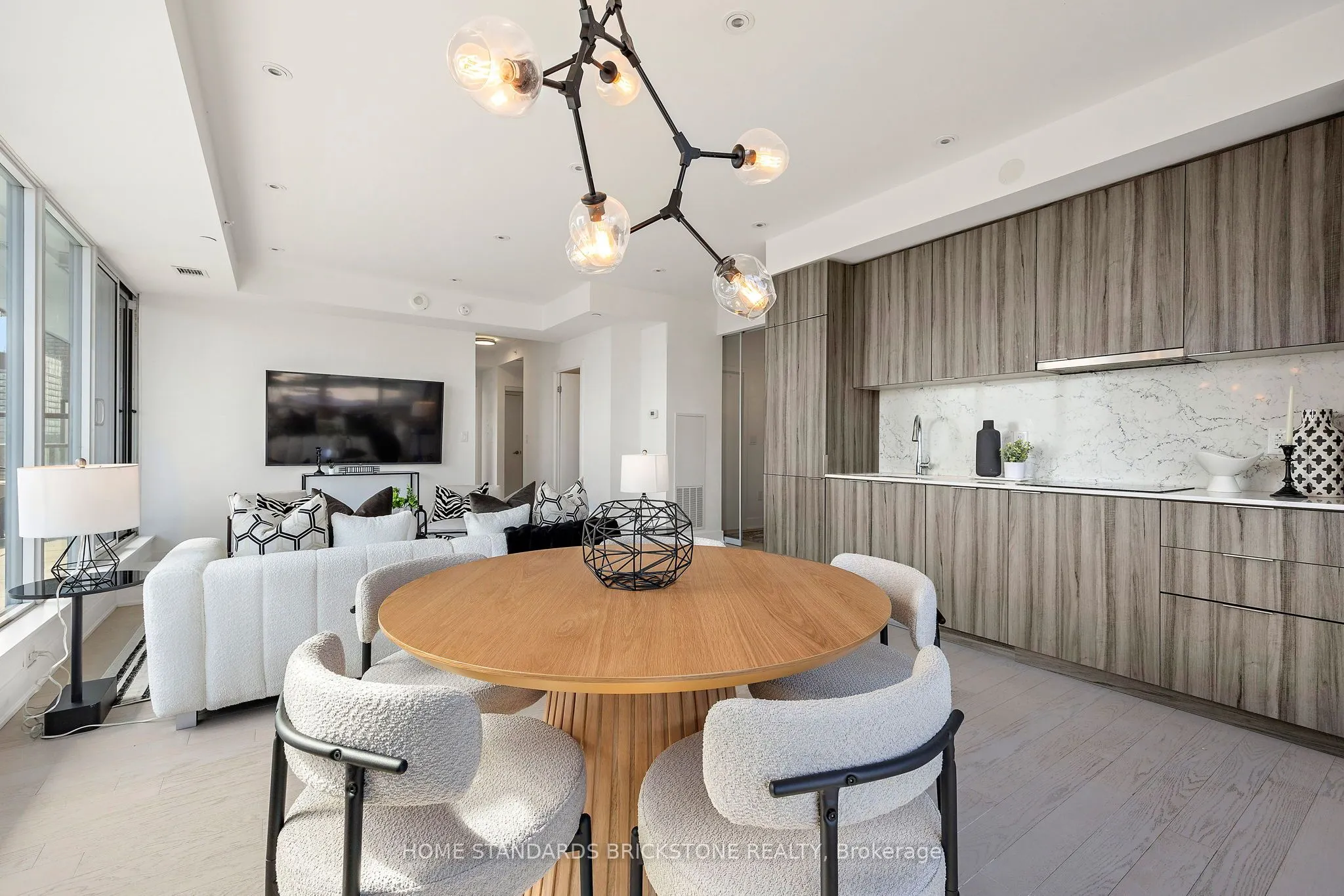 955 Bay Street #3907