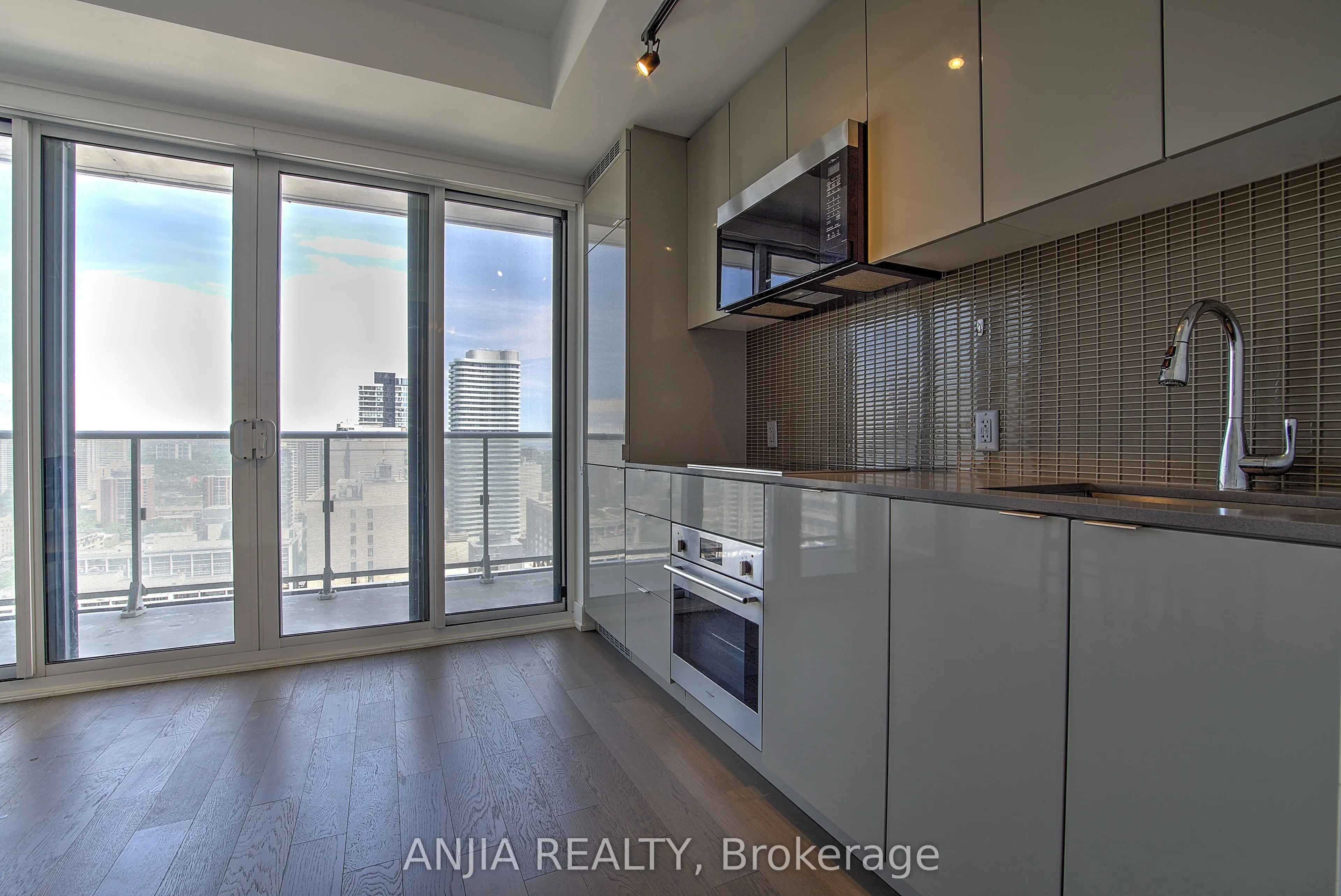 7 Grenville Street, #3008
