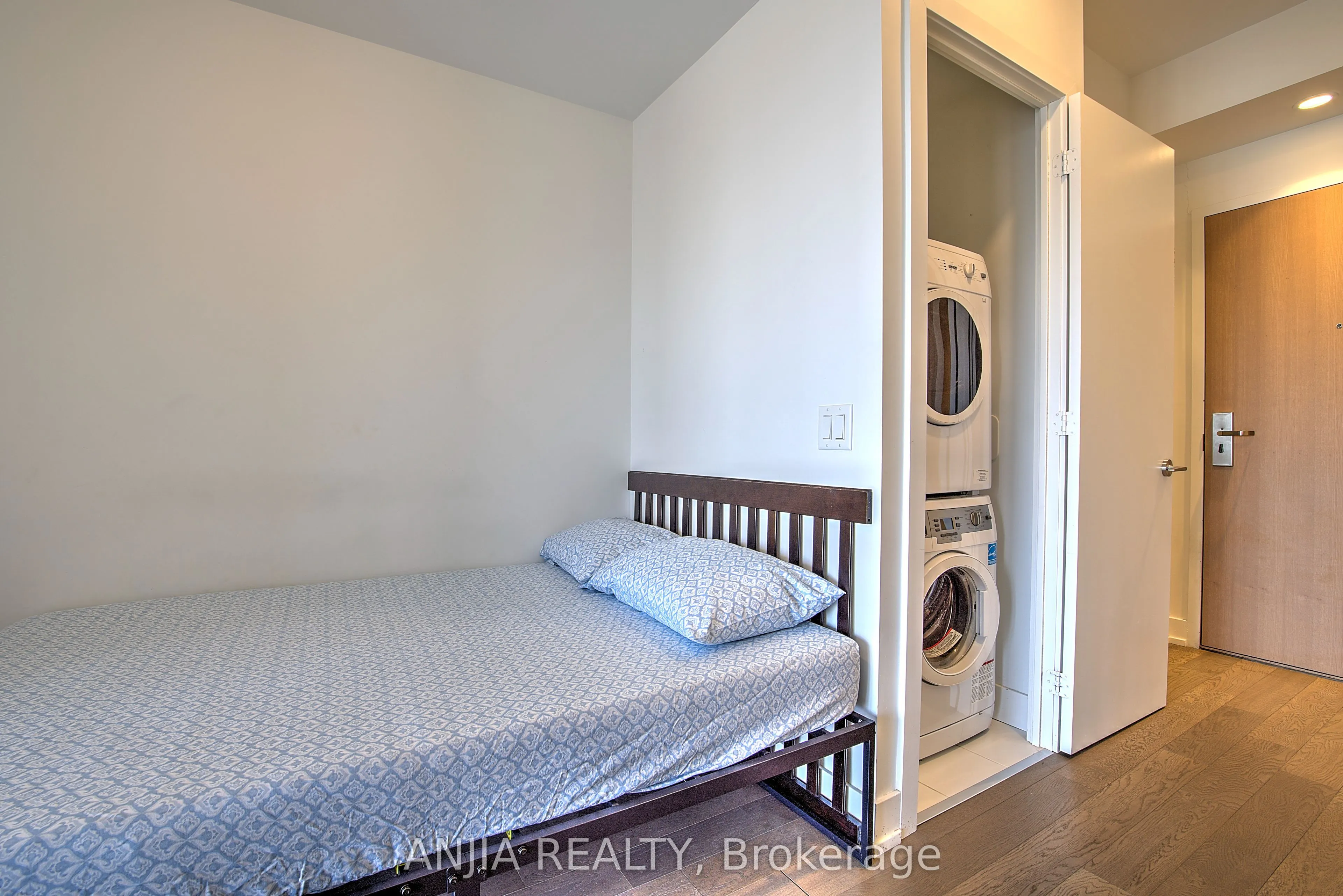 7 Grenville Street, #3008
