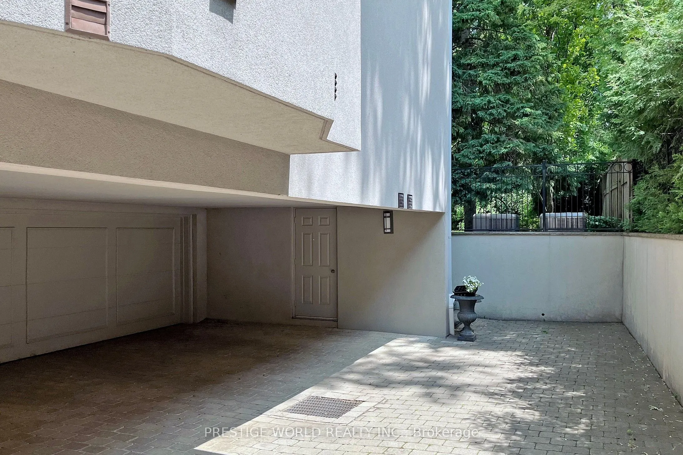 37 Rollscourt Drive