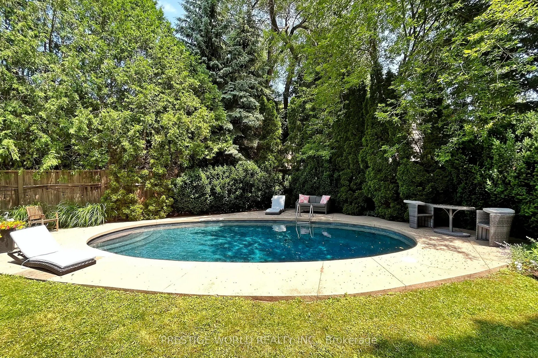 37 Rollscourt Drive